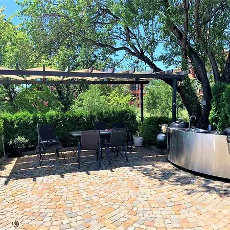 Seaview Flat With Pool & Parking