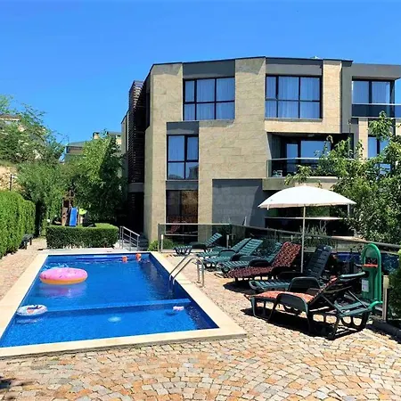 Seaview Flat With Pool & Parking * Варна