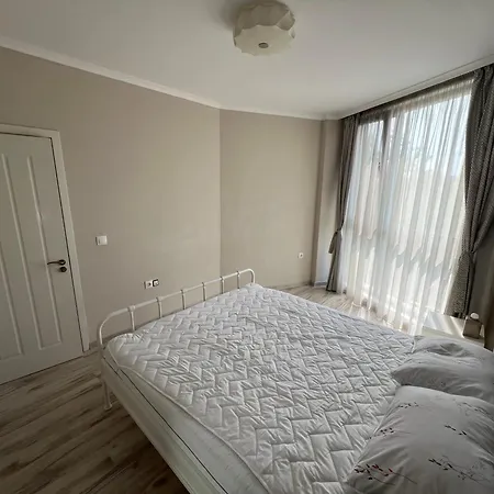 Seaview Flat With Pool & Parking Варна