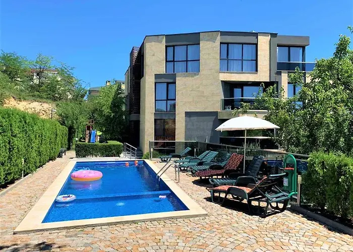 Seaview Flat With Pool & Parking * Varna