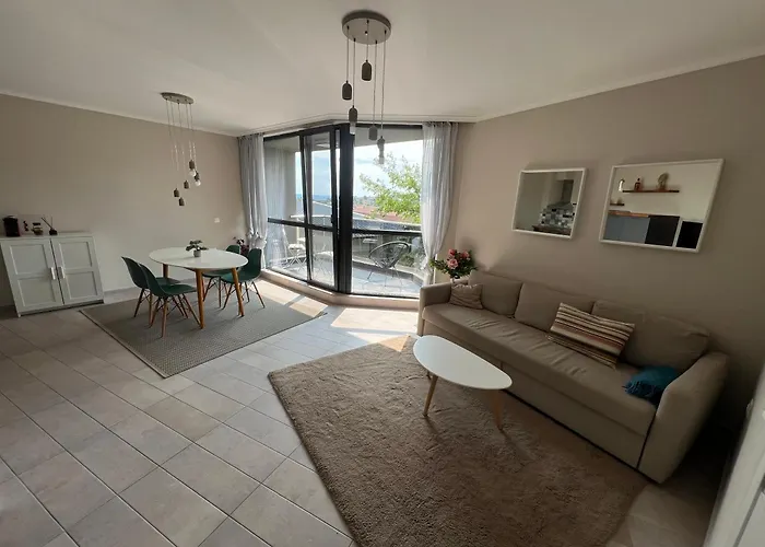 Seaview Flat With Pool & Parking Varna