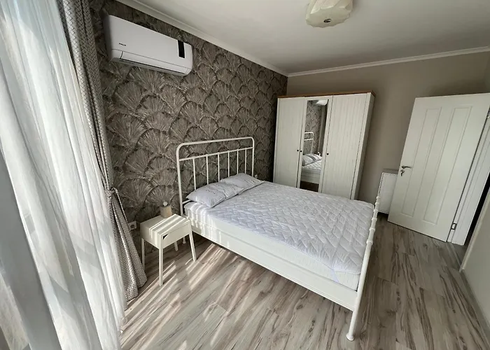 Seaview Flat With Pool & Parking Apartamento Varna